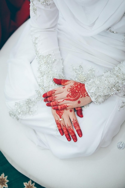 Малайская невеста, вырезанная хной, красивая и уникальная. Selective Focus Tones Image