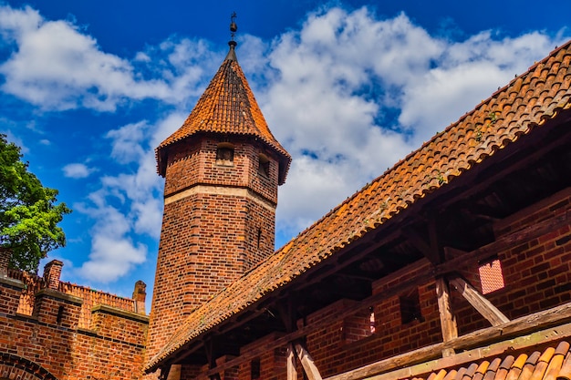 Malbork 성, 인상적인 중세 성 및 잘 요새화된 고딕 단지.