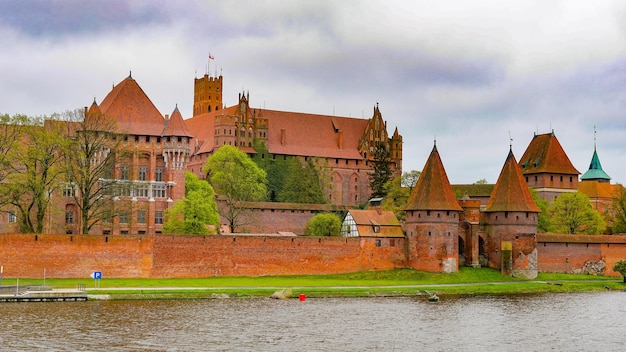 Malbork, 폴란드, Marienburg 성입니다. Malbork에 있는 튜턴 기사단의 성입니다. 튜턴 기사단에 의해 프로이센의 마리엔부르크에 건설되었습니다.