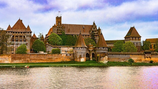 MALBORK, 폴란드, Marienburg 성입니다. Malbork에 있는 튜턴 기사단의 성입니다. 튜턴 기사단에 의해 프로이센의 마리엔부르크에 건설되었습니다.