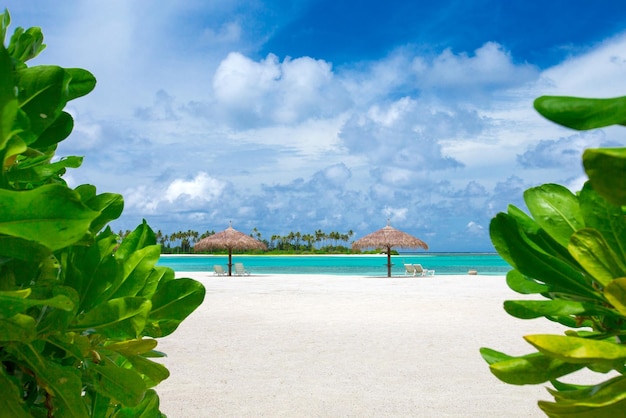 Мальдивские острова с пляжем