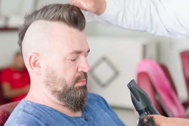 How to Blow Dry Men's Hair (with Pictures) - wikiHow