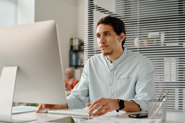 Male broker analyzing online data