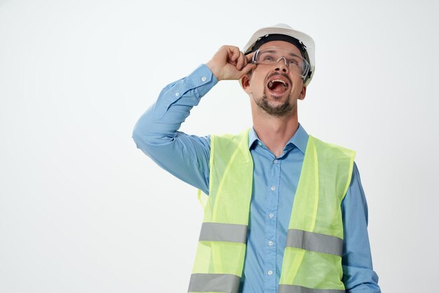 Photo male builders professional job light background high quality photo