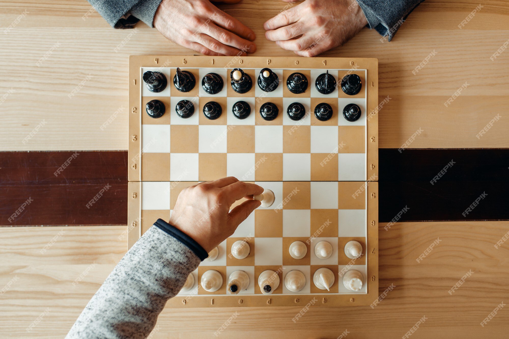 Two Player Chess - Turn your tablet or mobile phone into a chessboard