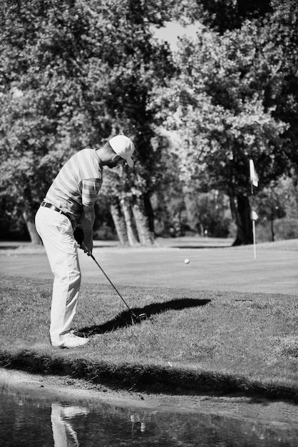 Photo male golfing