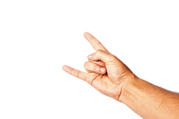 Foto il primo piano maschio della mano su un bianco mostra il gesto di mano. rock n roll. isolato.