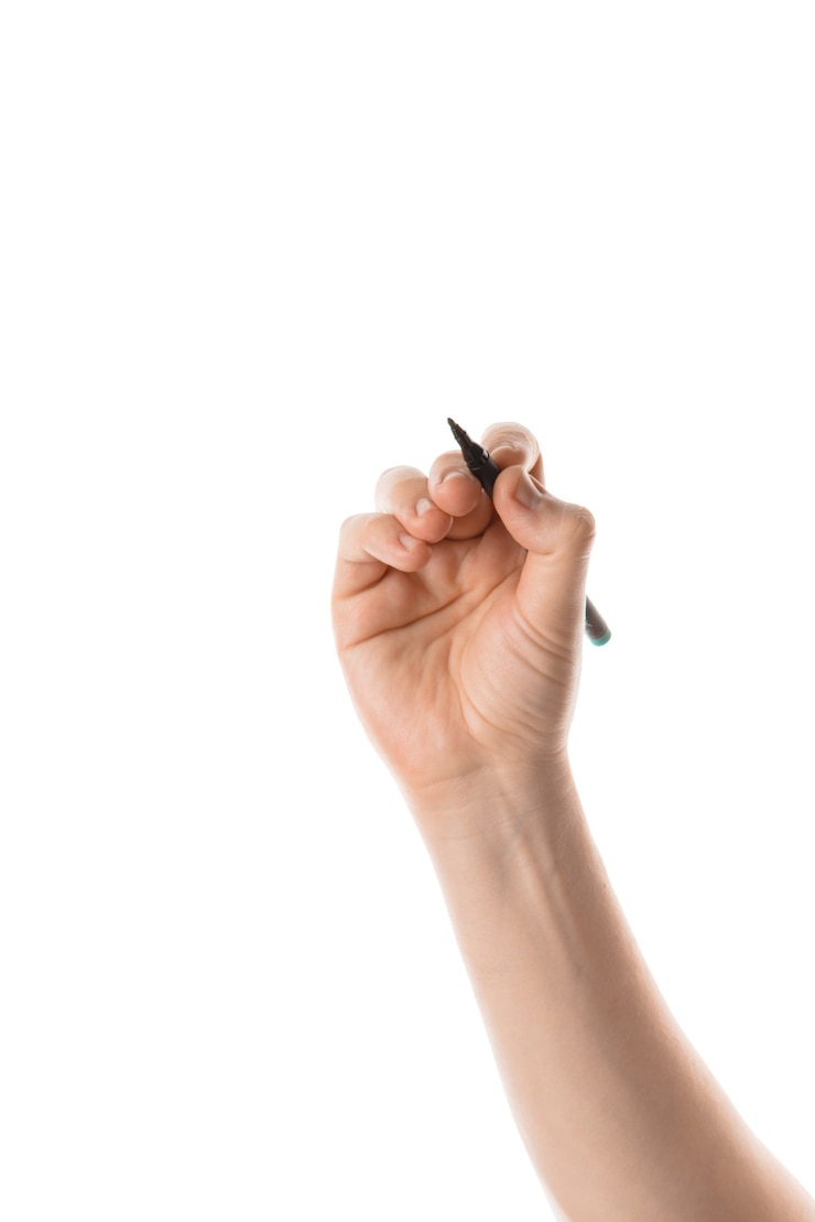 Photo male hand writing with the marker or felt pen. isolated on white background.