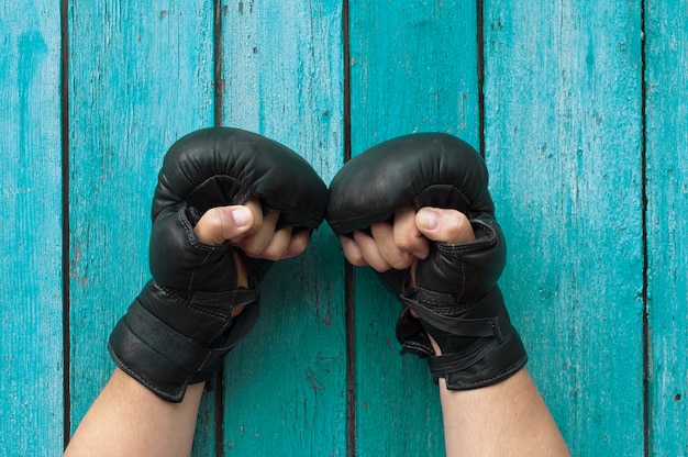 Photo male hands in gloves for boxing