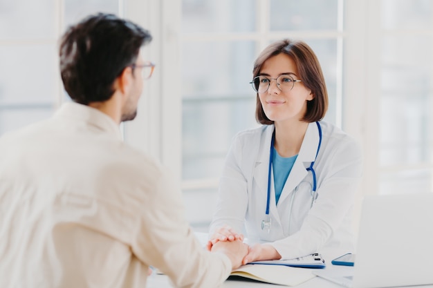 Male patient has consultation with female doctor, receives support, finds out about serious disease