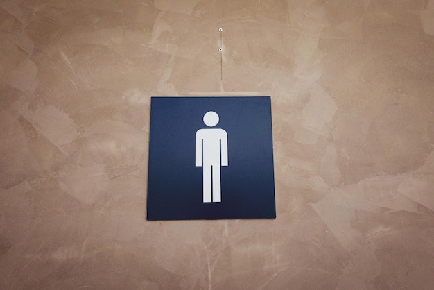 写真 トイレの前にある男性のサイン
