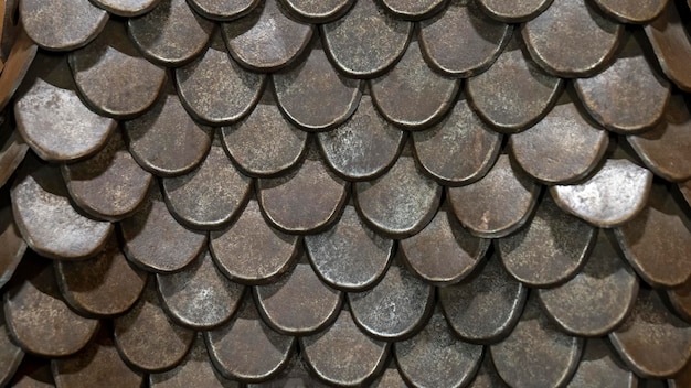 Maliënkolder close-up maliënkolder gemaakt van metalen platen