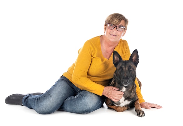 Foto malinois e donna