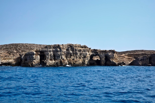 Malta, eiland Gozo, uitzicht op de zuidelijke rotskust van het eiland