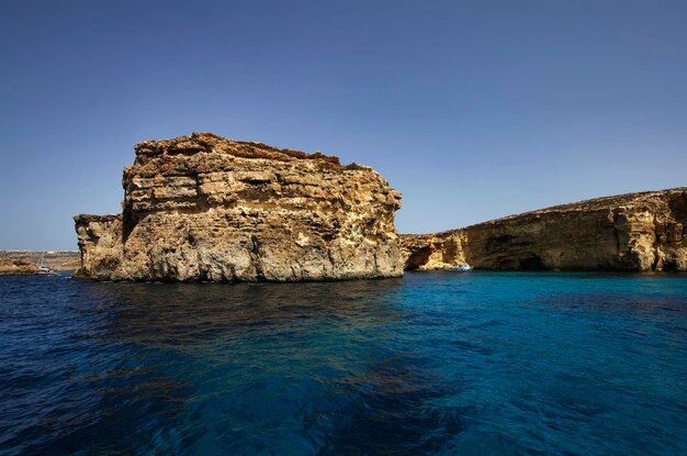 Malta, eiland Gozo, uitzicht op de zuidelijke rotskust van het eiland