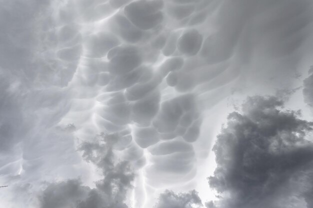 Mammatus clouds