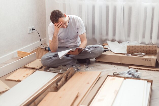 Foto man aan het werk in de werkplaats