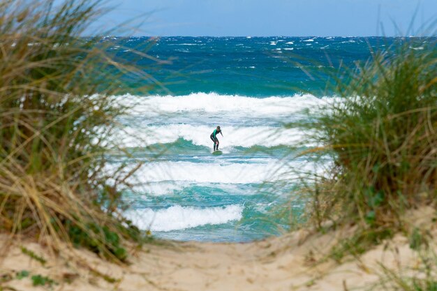 Photo man on beach against sky