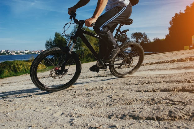 自転車の男