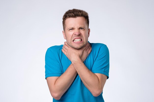 Man in blue shirt try kill himself strangling himself with both hands and choking