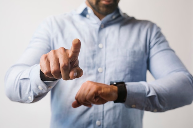 Photo man in a blue shirt using his smartwatch