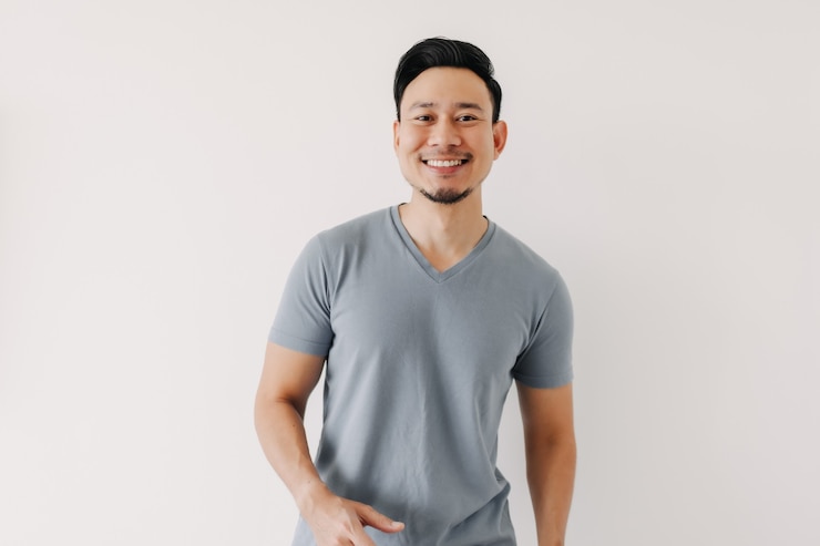 Photo man in blue tshirt isolated on white