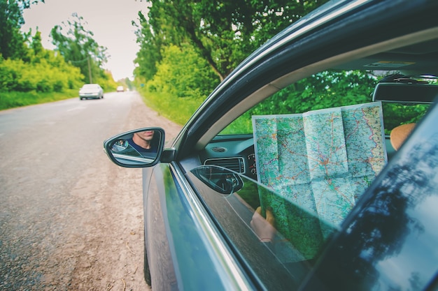 Photo the man in the car looks at the map