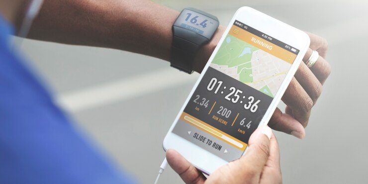 Photo man checking distance on smartphone