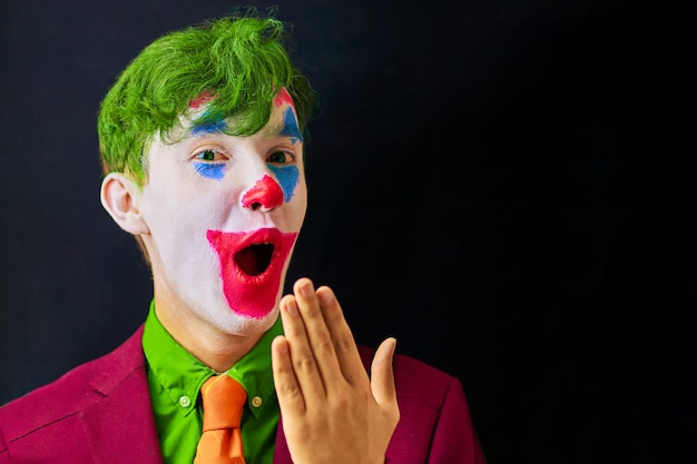 Foto uomo nel trucco da clown