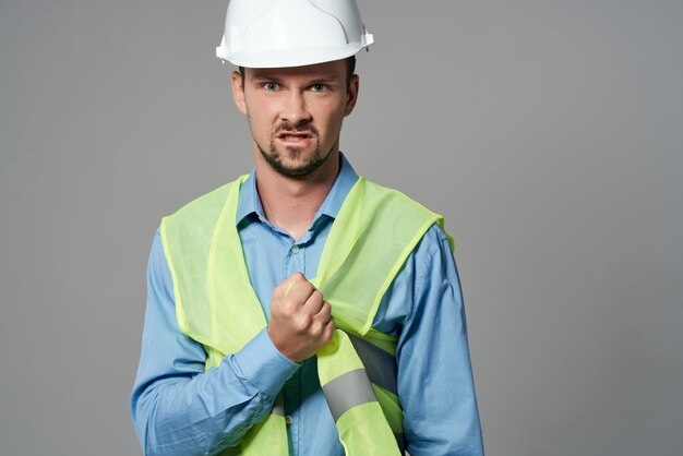 Photo man in construction uniform protection working profession light background high quality photo