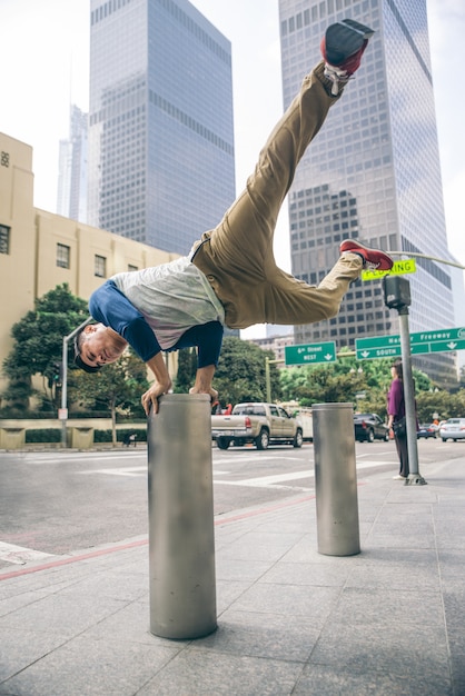 Man doet parkour