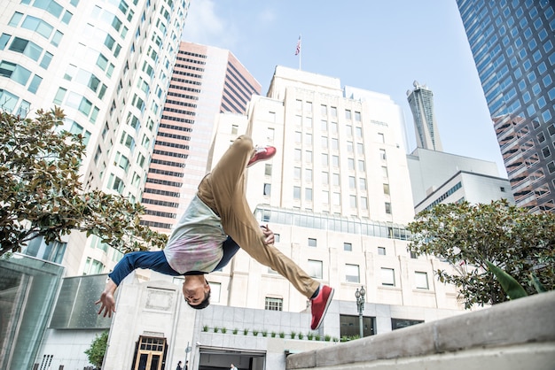 Man doet parkour