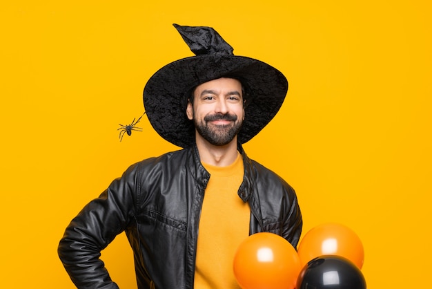 Foto uomo vestito da mago per halloween