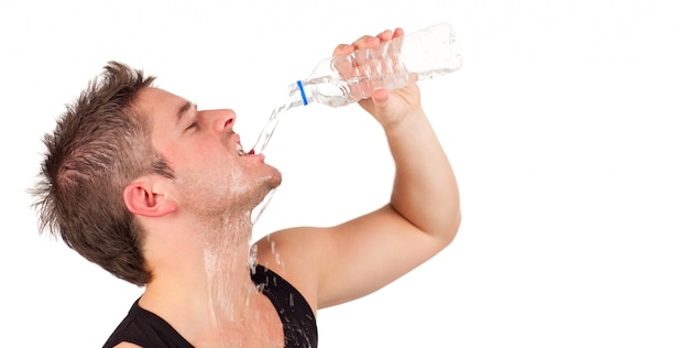 Man drinkwater