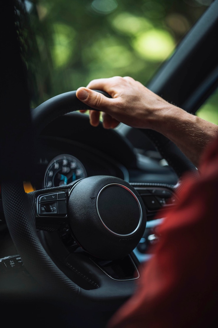 Photo man driving a car