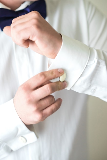 Man fastening a cuff