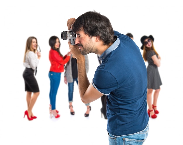 Man fotograferen op een witte achtergrond