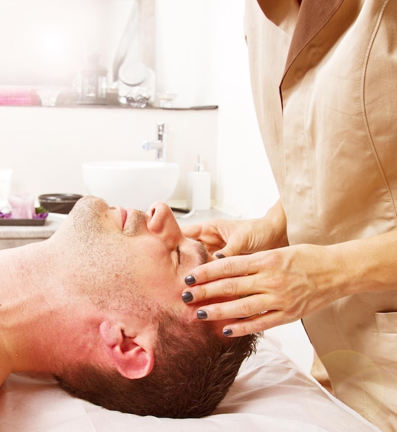 Man getting massage in thebeauty center