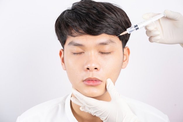 The man goes to beauty at the salon