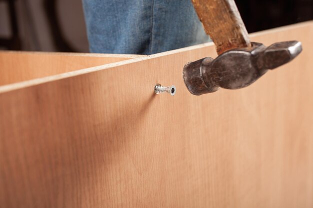 Photo a man hammers a euro-shunup a screw-up in the closet