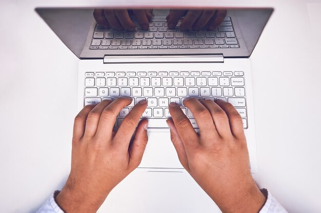 Photo man hand on laptop keyboard