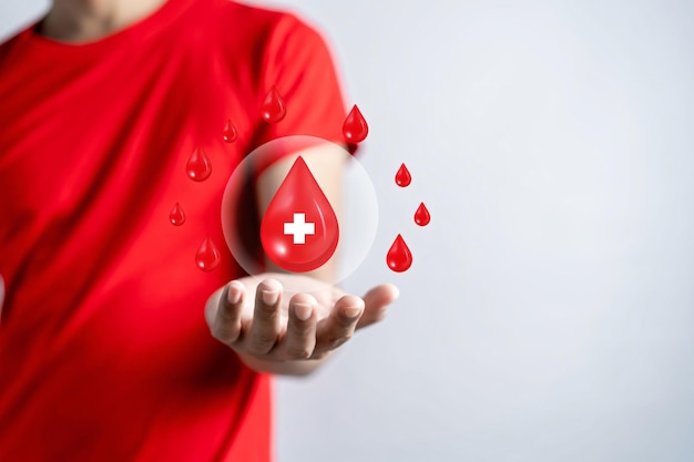 Foto mani dell'uomo che tengono l'icona del sangue della donazione virtuale trasfusione di sangue giornata mondiale del donatore di sangue concetto di giornata mondiale dell'emofilia