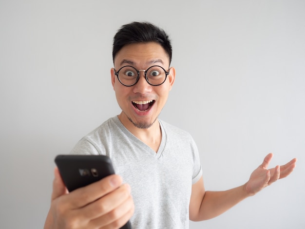 man happy to see what in the smartphone.