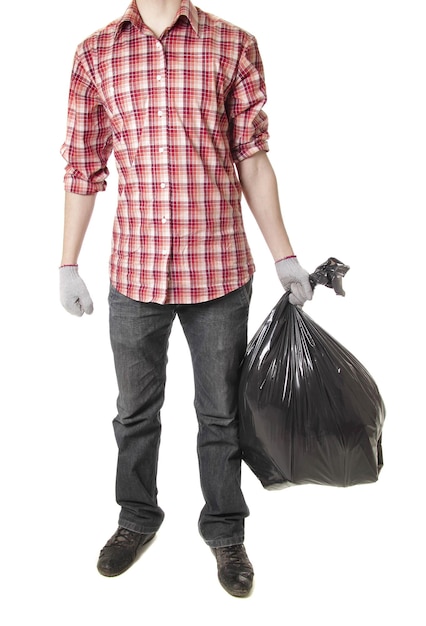 Photo man holding black plastic trash bag