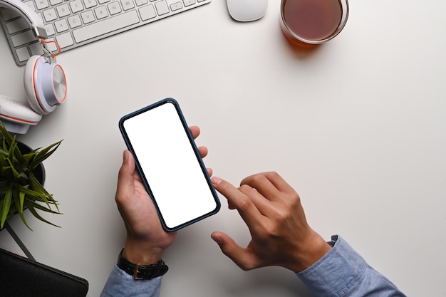 Man holding smart phone.