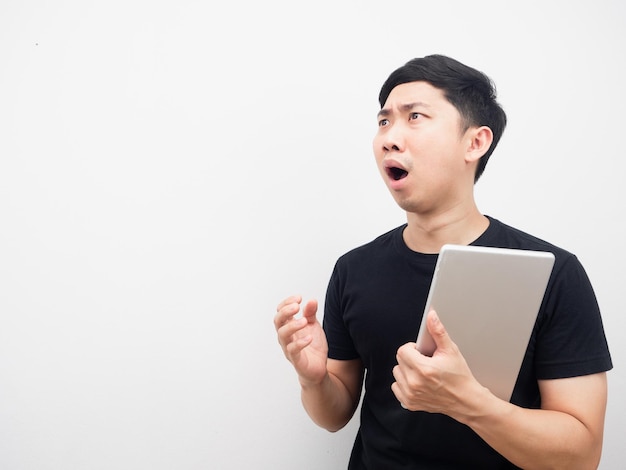 Man holding tablet feeling shocked copy space