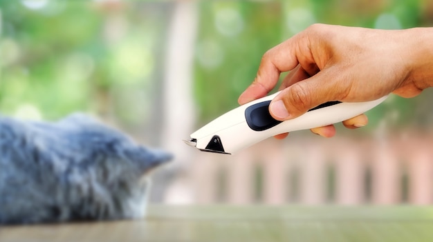 Man holding wireless hair clipper in his hand.