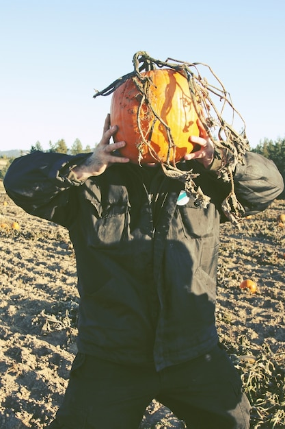 Man in Pompoen Patch