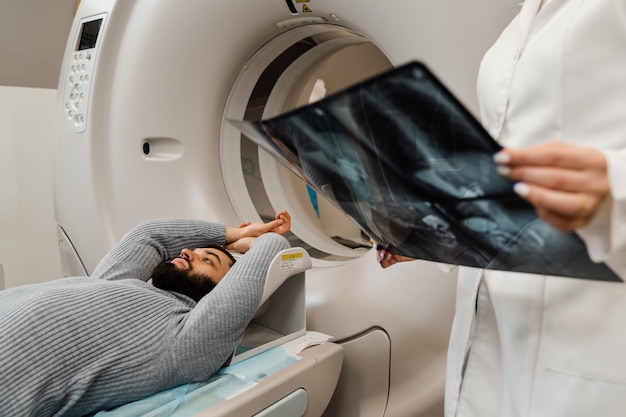 Photo man is doing computed tomography xray scan chest examination of abdominal in a ct scan room ct scan of abdomen of man in medical clinic