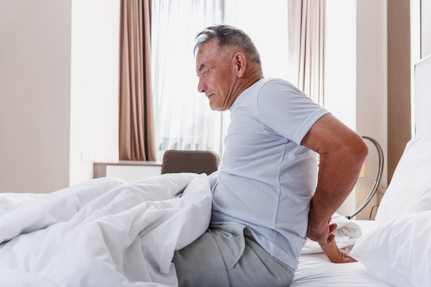 man is having back pain after sleeping